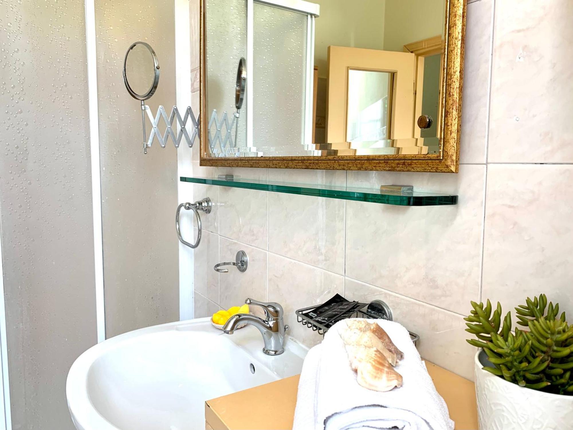 Hotel Baia Di Levanto Ngoại thất bức ảnh